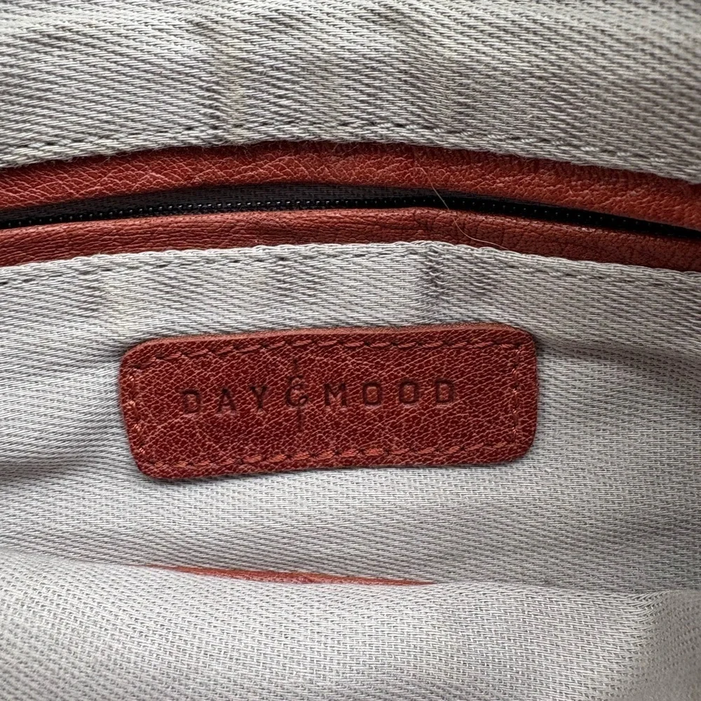 Day & Mood Leather Crossbody Bag